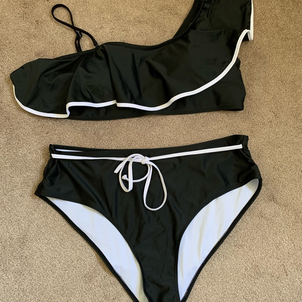 Shein Plus Ruffle Hem Bikini - Picture 2 of 8